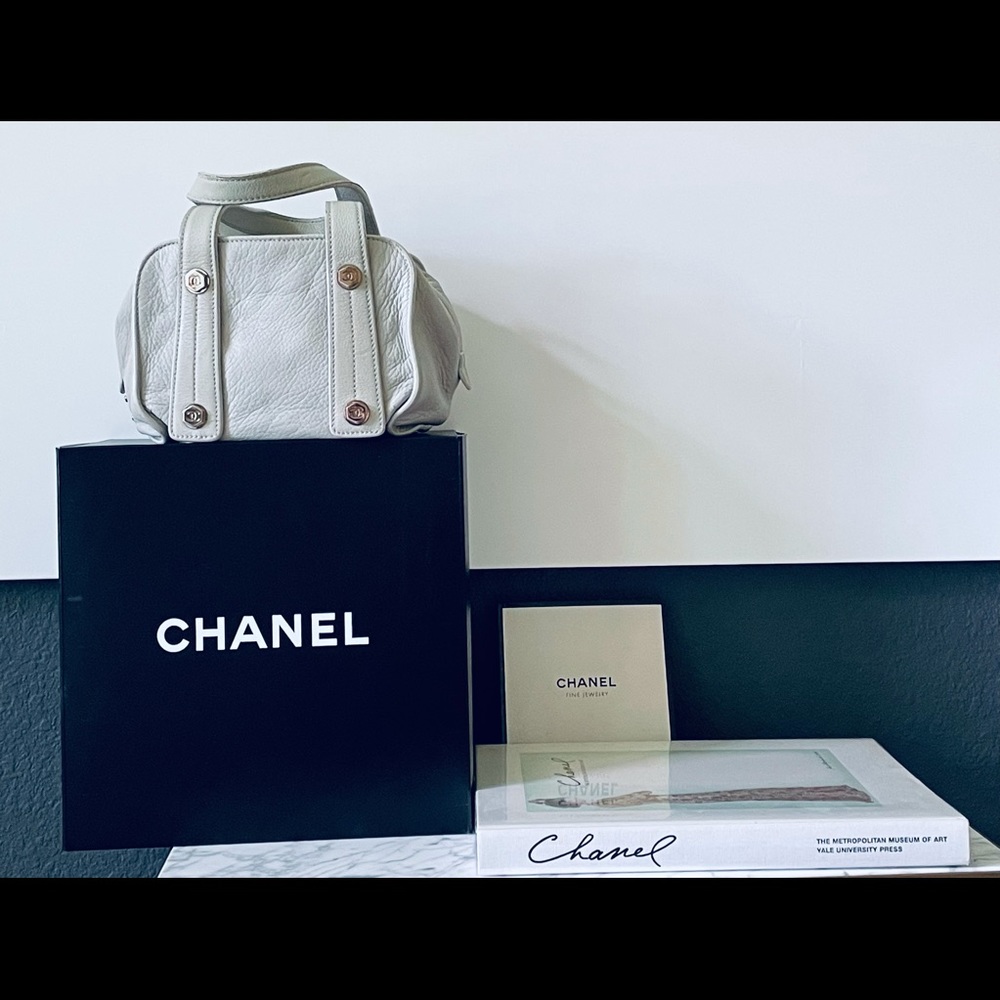 💯AUTHENTIC CHANEL mini leather bag